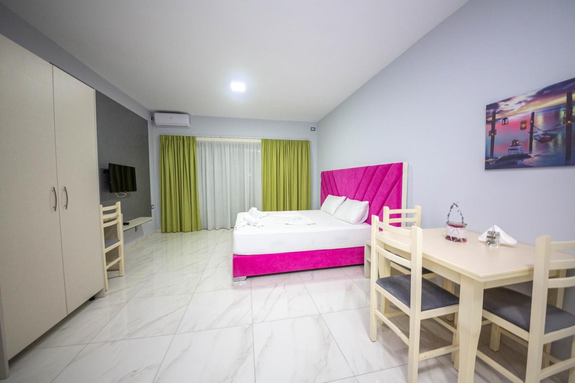 Mamma'S Apartments Sarandë Esterno foto